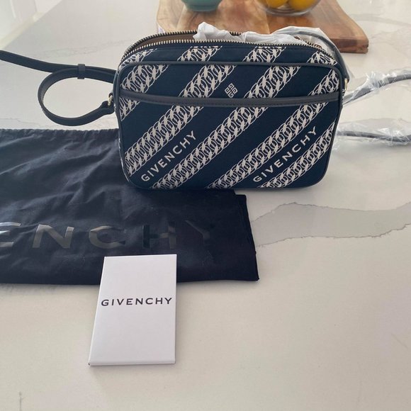 Givenchy Bond Chainmotif Camera Bag 37 